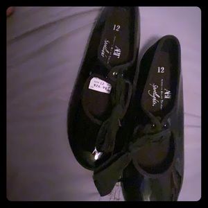 Little girls tap shoes